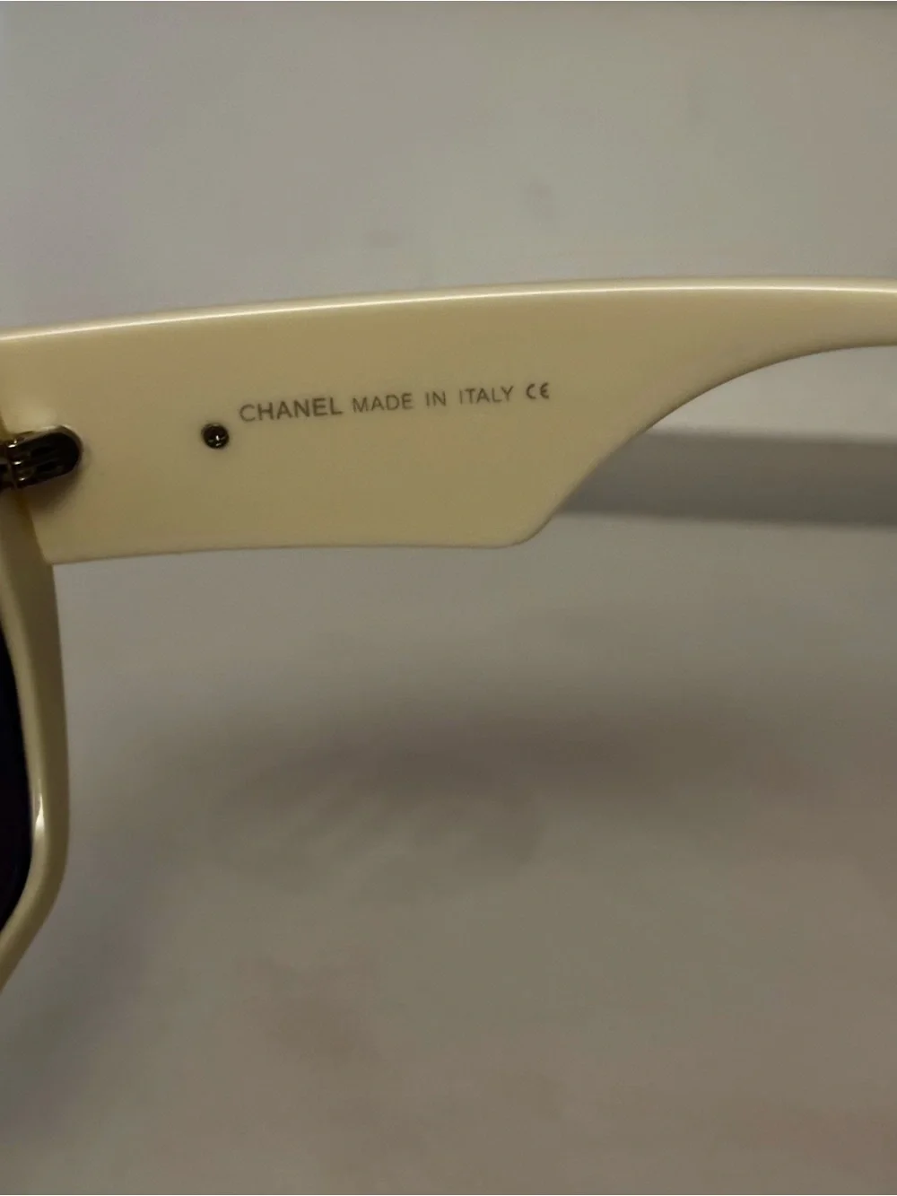 Brand New Fashion Ivory Square Frame Sunglasses with Gold CC Logo